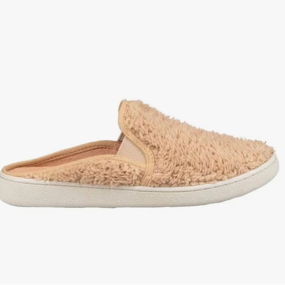 Ugg Women’s Luci Slip On Fuzzy Sneakers Shoes NWOT Size 8.5